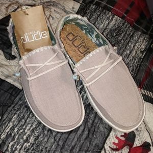 Hey dudes size 6 NATURAL ROSE
